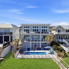 OceanFront - X5 Master bedrooms - Beach Front Pool & Tiki bar