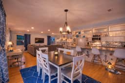 Coastal Bliss Hideaway *Prime Location - Image 5