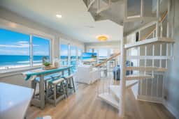 Sun drenched panoramic ocean views 3 king suites - Image 4