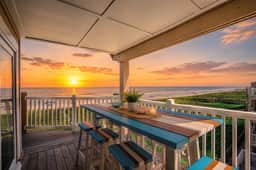Sun drenched panoramic ocean views 3 king suites - Image 3