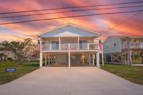 Coastal Bliss Hideaway *Prime Location - Image 1