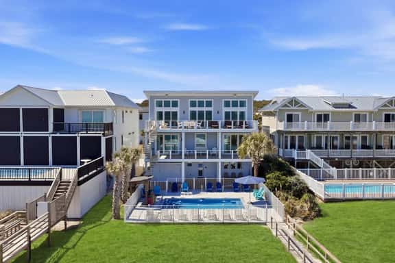 OceanFront - X5 Master bedrooms - Beach Front Pool & Tiki bar - Image 1