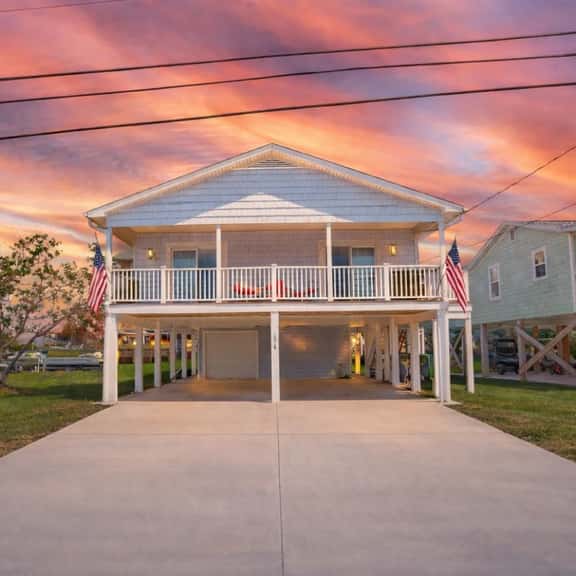 Coastal Bliss Hideaway *Prime Location - Image 1