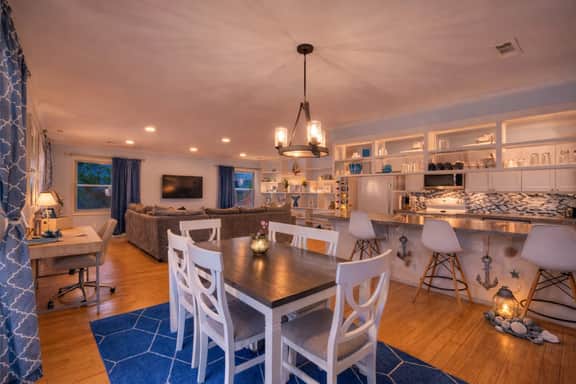 Coastal Bliss Hideaway *Prime Location - Image 5