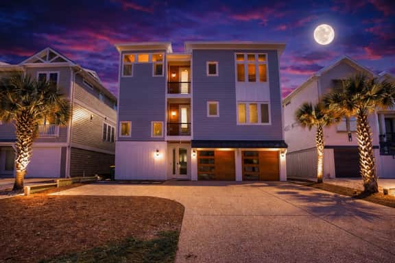 OceanFront - X5 Master bedrooms - Beach Front Pool & Tiki bar - Image 2