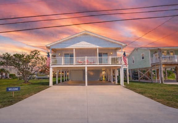 Coastal Bliss Hideaway *Prime Location - Image 1