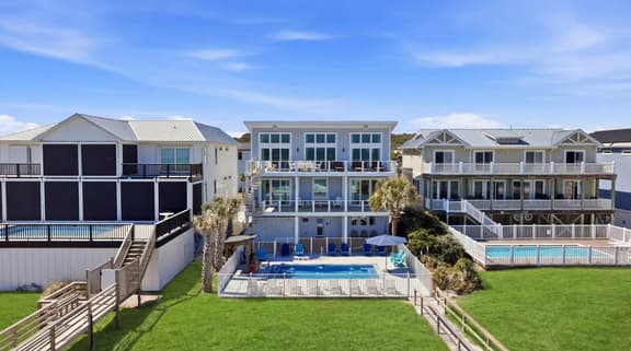 OceanFront - X5 Master bedrooms - Beach Front Pool & Tiki bar - Image 1